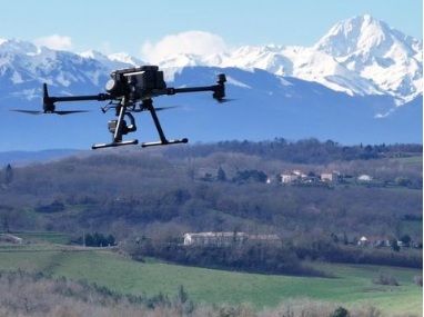Drone aérien en inspection